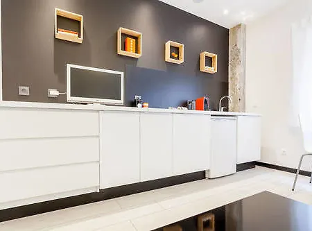 Apartment Le 9eme- Metro Valmy-homalyon